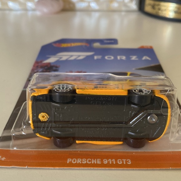 1/5 hot wheels Porsche 911 GT3 Forza - Picture 4 of 5